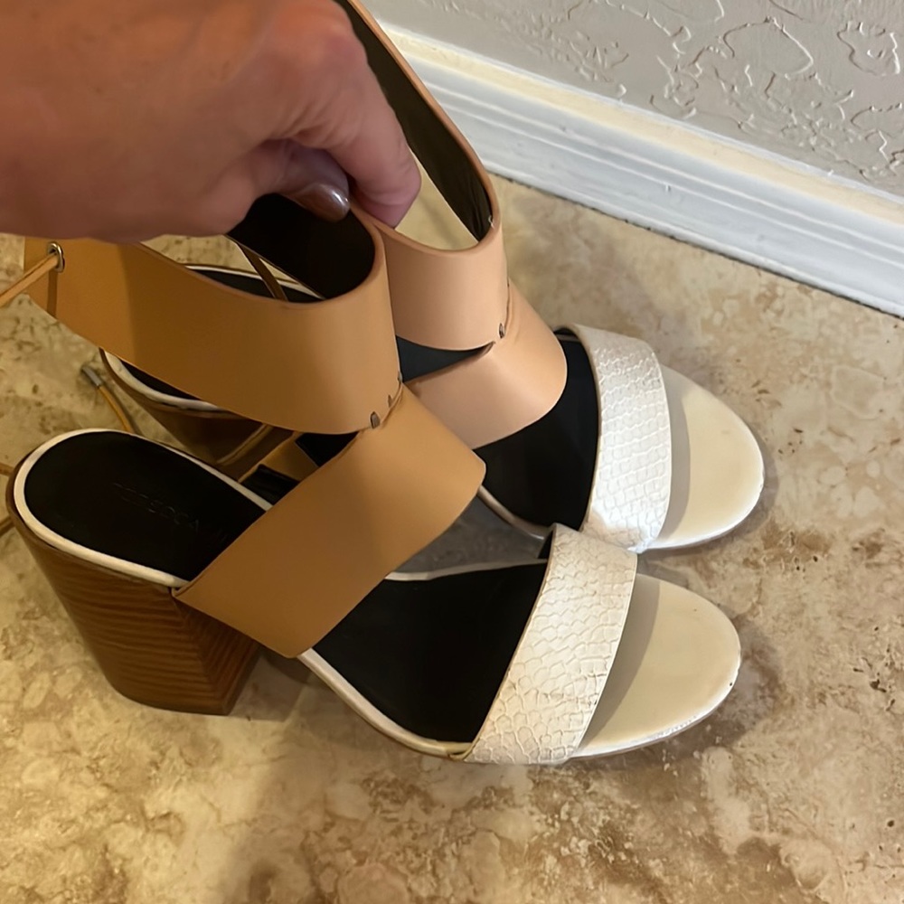 Tan & White Chunky Heel, Size 6.5
